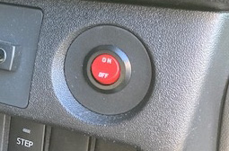オプション加工によりスイッチを運転席に移設可能